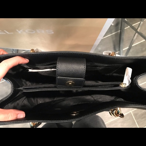 Classy, black, MK purse. - Picture 2 of 3